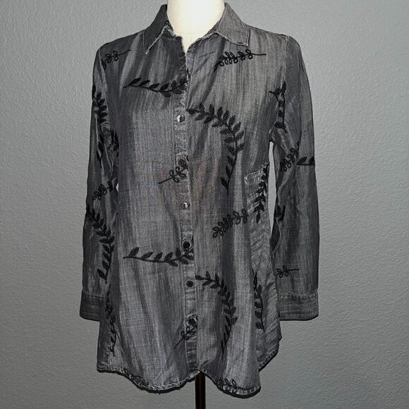 SOFT SURROUNDINGS Papyrus Leaf Embroidered Button Down Chambray Shirt EUC - PS - Picture 1 of 11